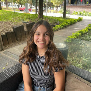 Meet your Posher, Vivix